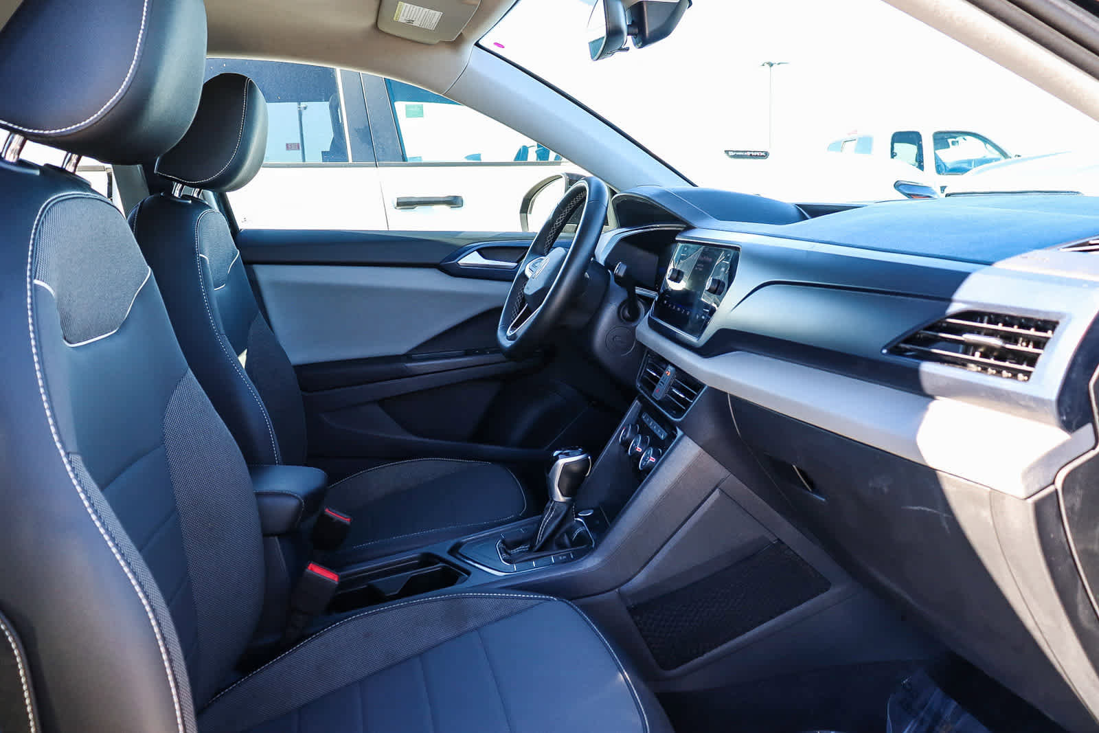 Used 2023 Volkswagen Taos SE w/ Panoramic Sunroof Package image 17