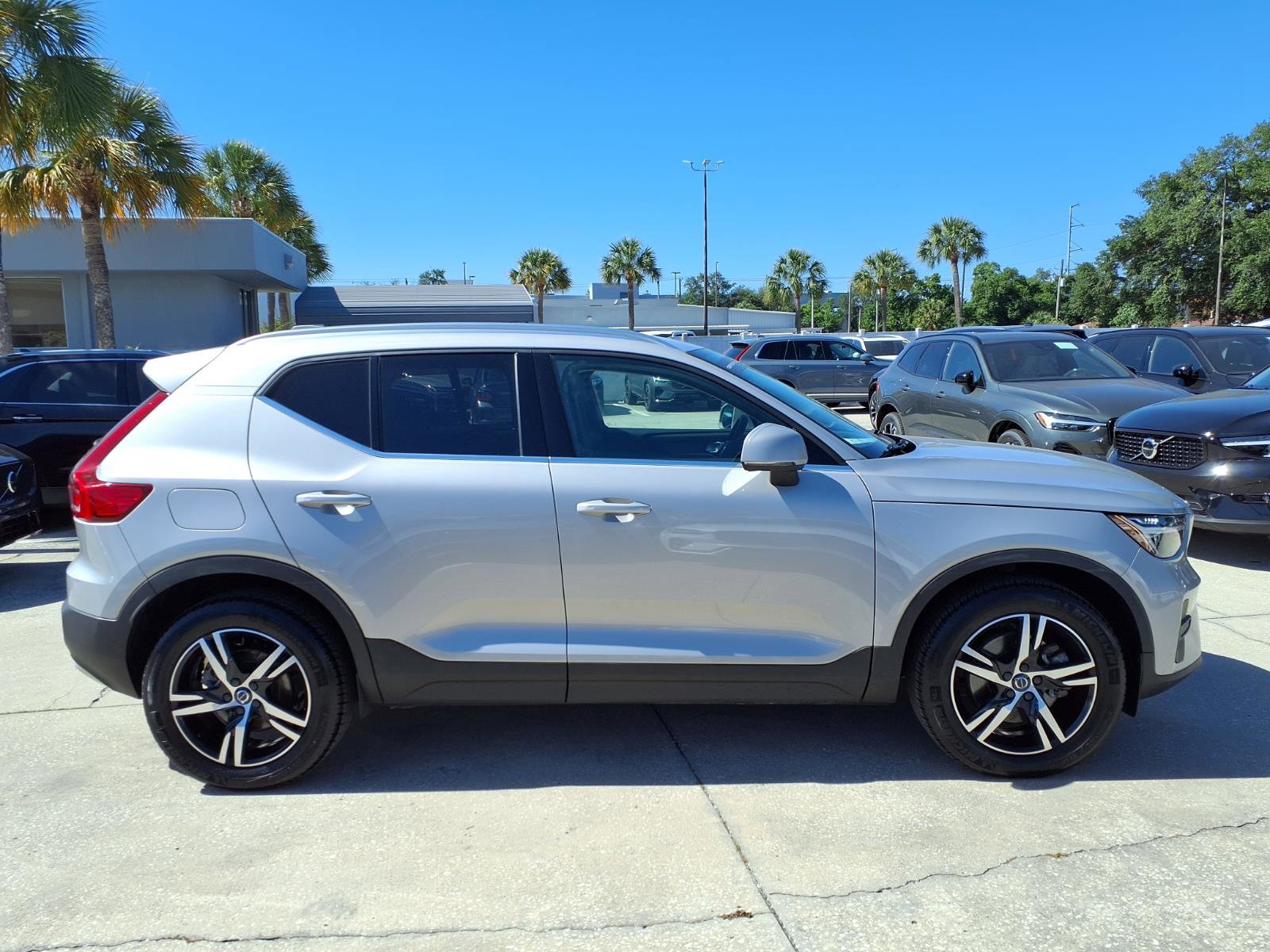 Certified 2025 Volvo XC40 B5 Core AWD/4WD image 8