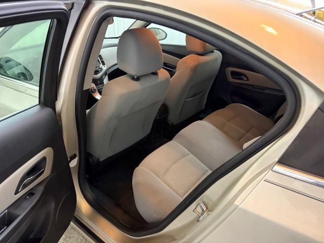 Used 2013 Chevrolet Cruze LT FWD image 16