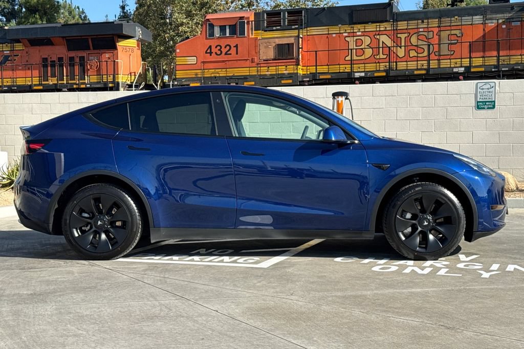 Used 2023 Tesla Model Y Long Range AWD/4WD image 6