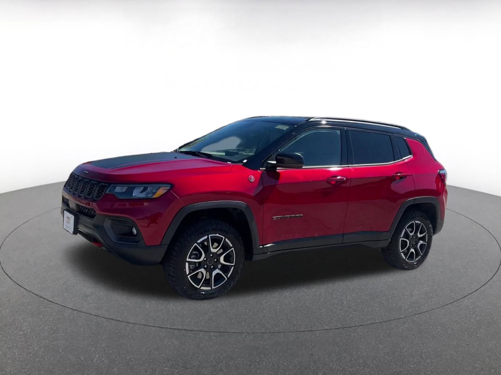 Used 2025 Jeep Compass Trailhawk image 4