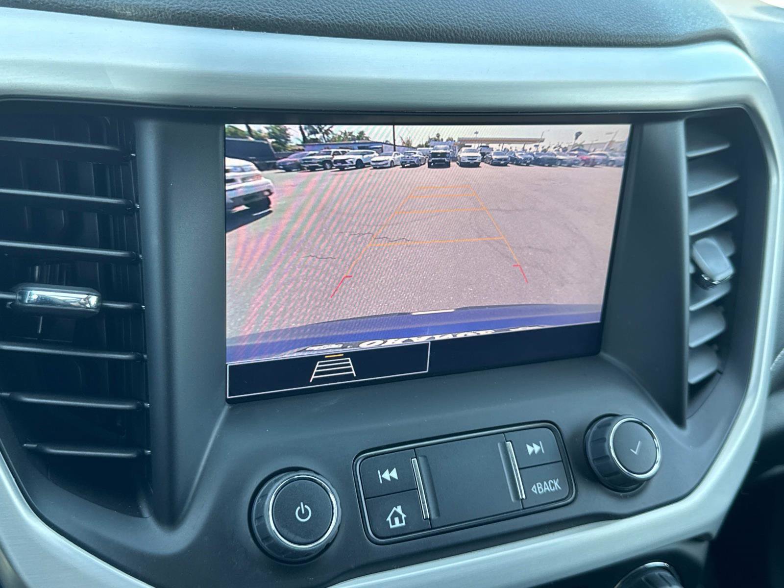 Used 2023 GMC Acadia SLE image 30