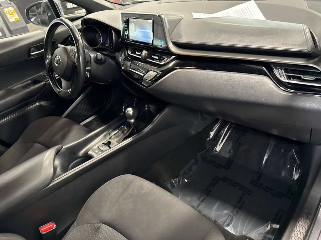 Used 2018 Toyota C-HR XLE FWD image 14