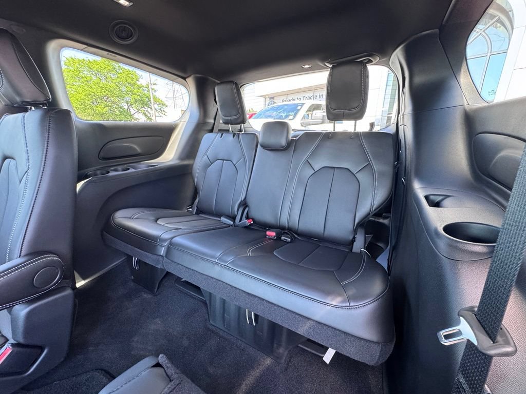 Used 2026 Chrysler Pacifica Select w/ S Appearance Package FWD image 17