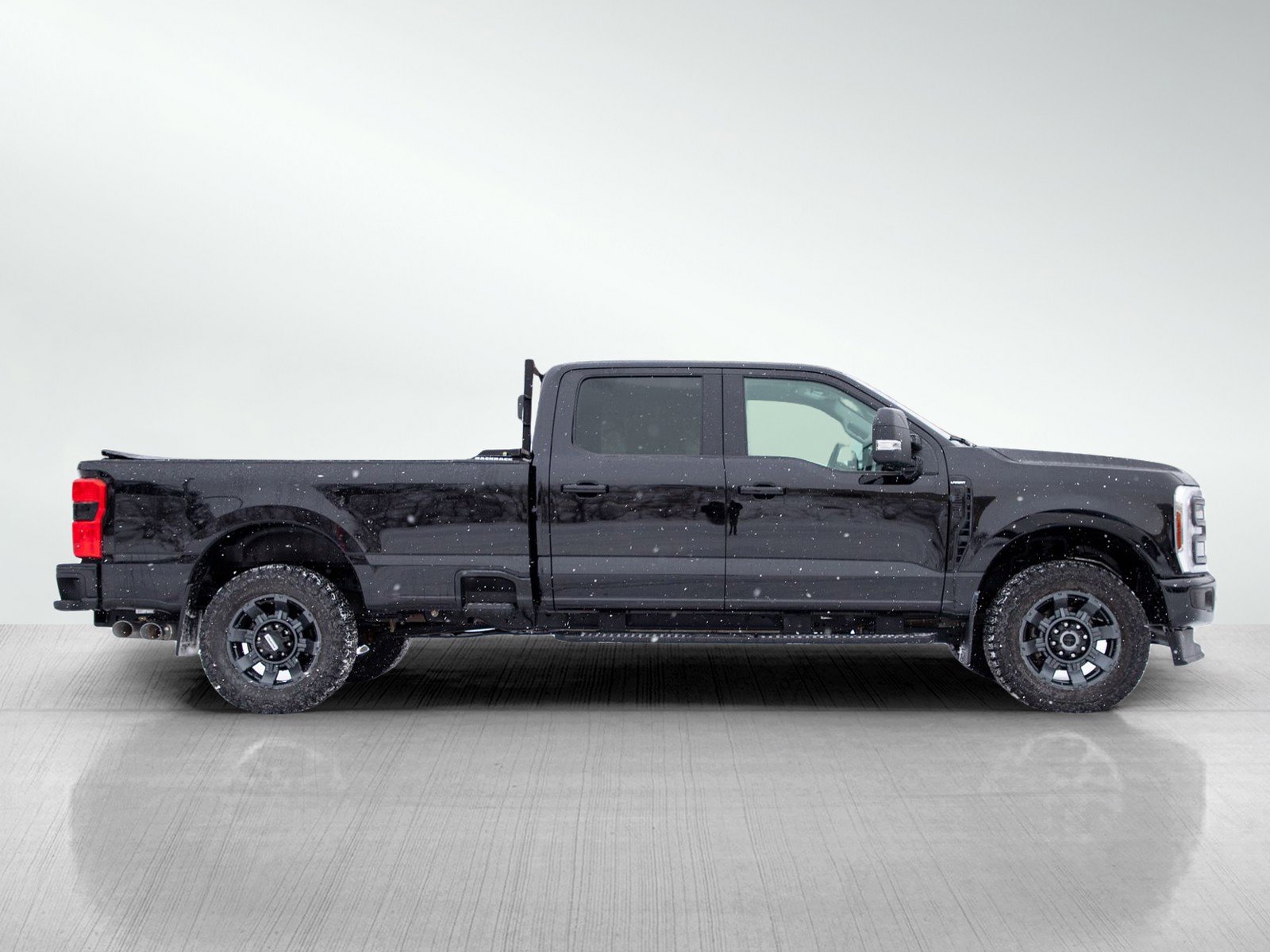 Used 2024 Ford F250 Lariat w/ Sport Appearance Package image 6