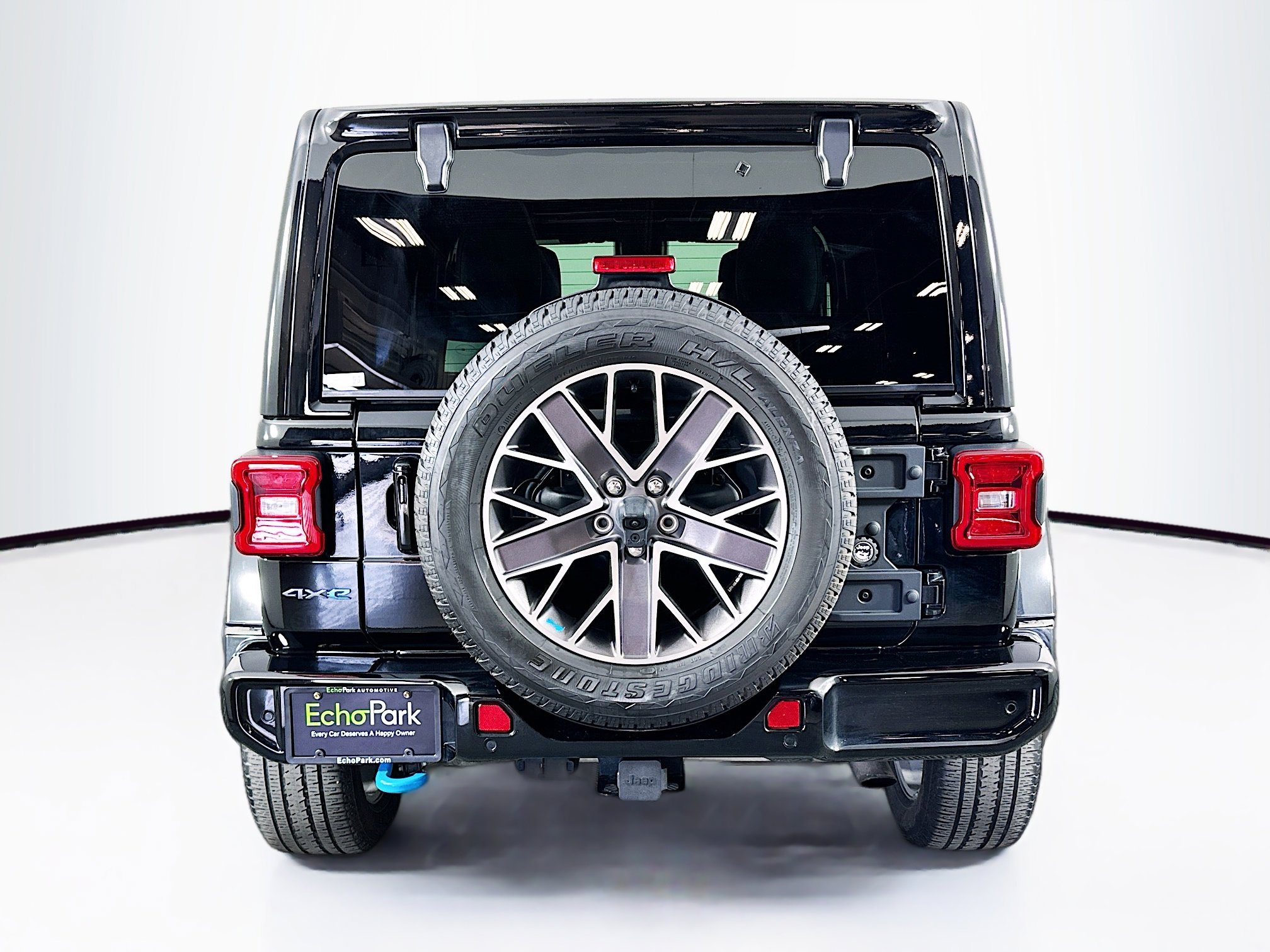 Used 2023 Jeep Wrangler Unlimited Sahara AWD/4WD image 7