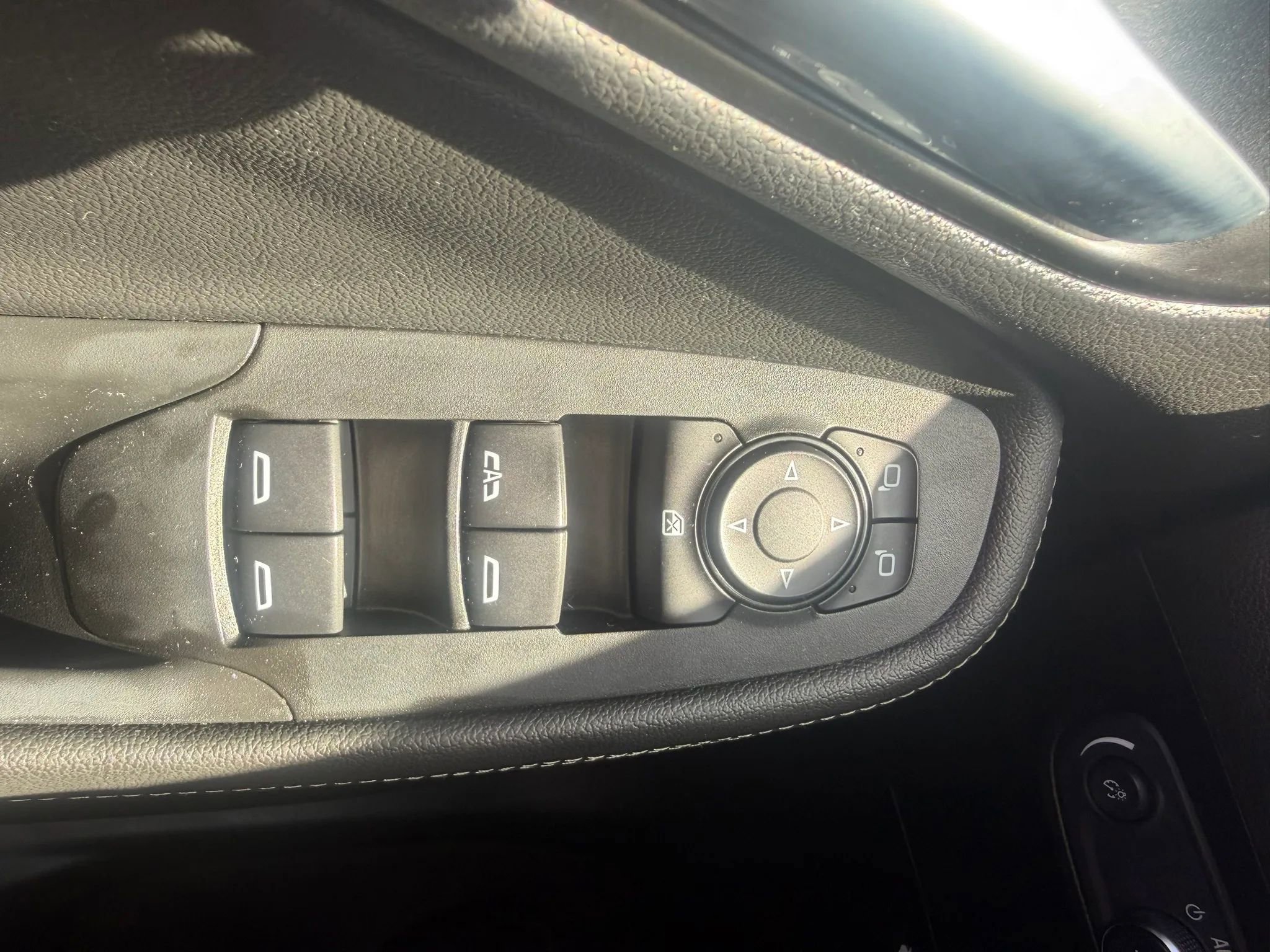 Used 2020 Buick Encore GX Select w/ Experience Buick Package FWD image 22