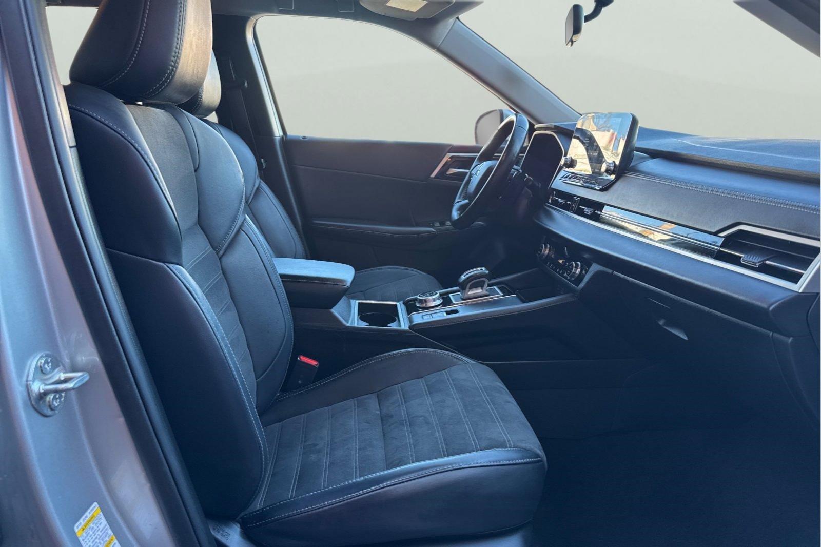 Used 2024 Mitsubishi Outlander SE image 21