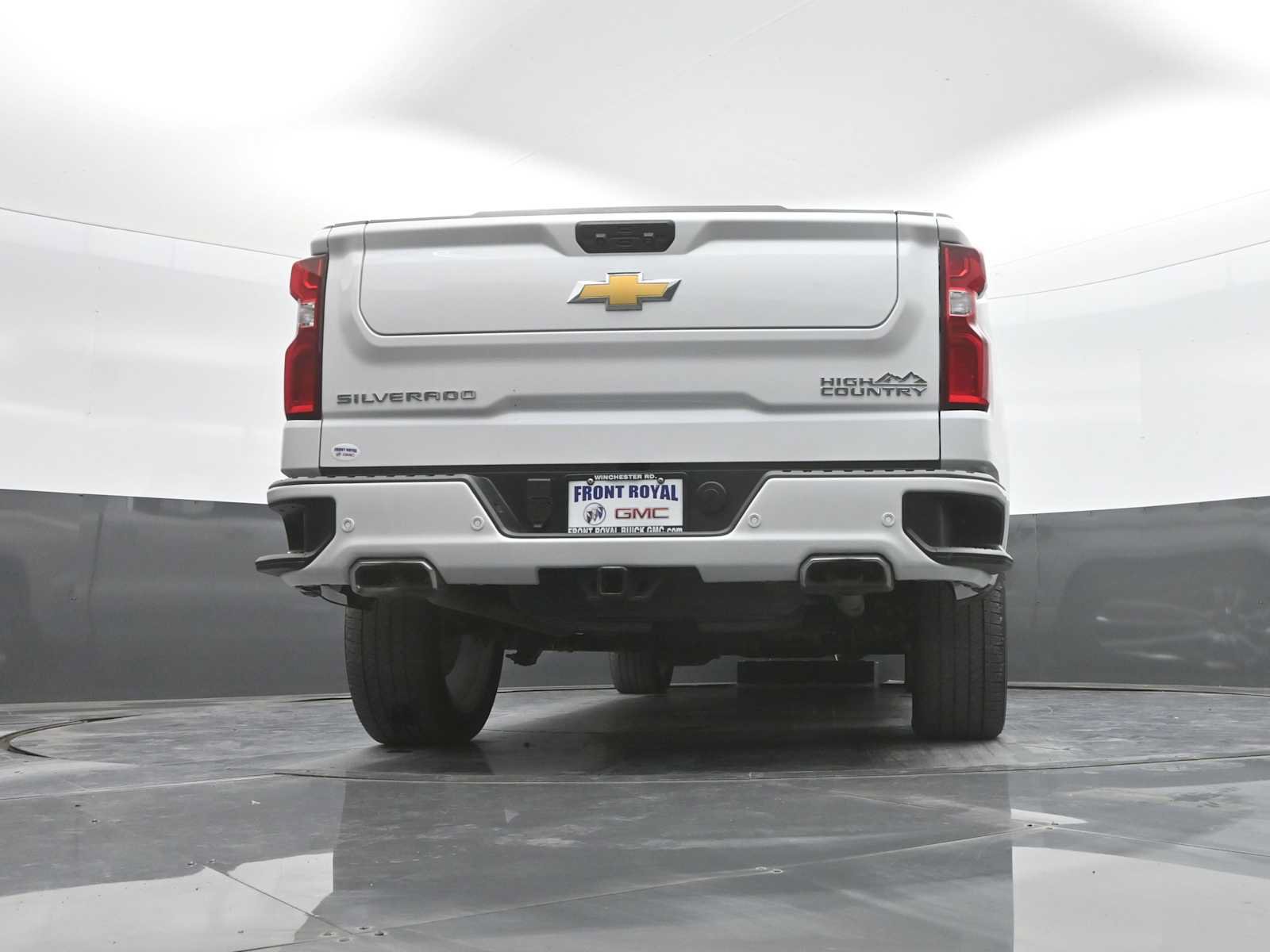 Used 2024 Chevrolet Silverado 1500 High Country w/ High Country Premium Package AWD/4WD image 45