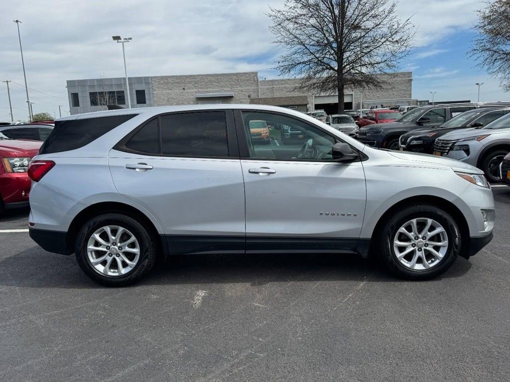 Used 2020 Chevrolet Equinox LS w/ LS Convenience Package image 2