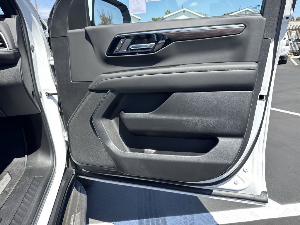 New 2026 Chevrolet Suburban LS RWD image 32