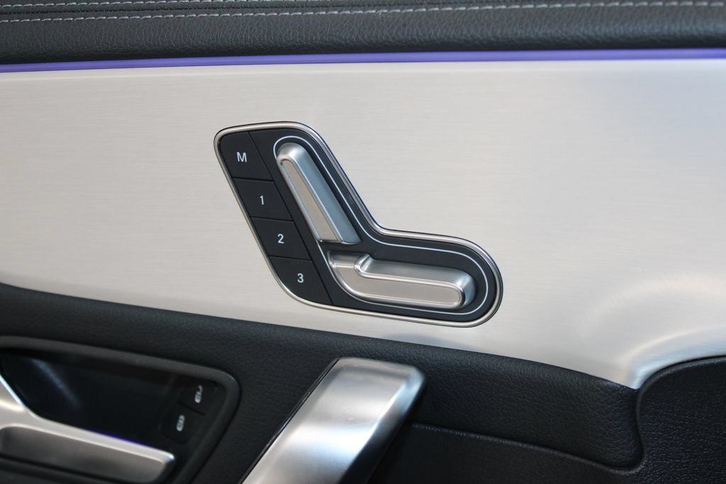 Used 2025 Mercedes-Benz CLA 250 image 35