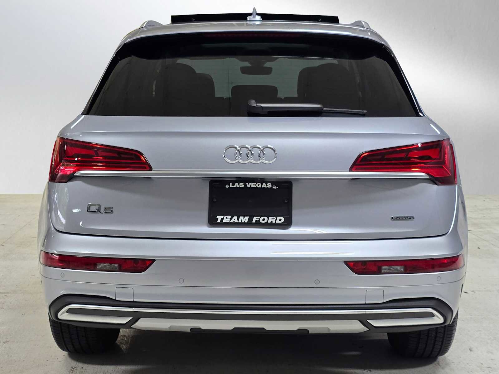 Used 2022 Audi Q5 2.0T Premium w/ Convenience Package image 4