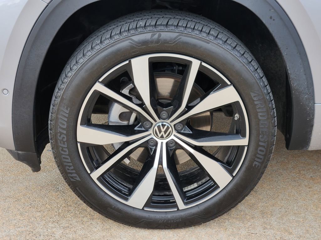 Used 2024 Volkswagen Atlas SEL Premium R-Line AWD/4WD image 16