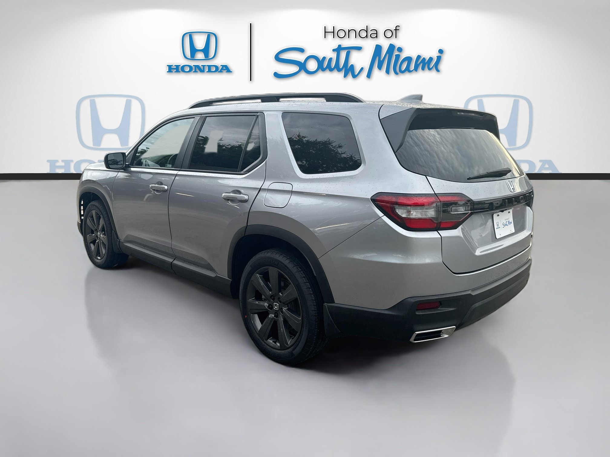 Certified 2024 Honda Pilot Sport image 5