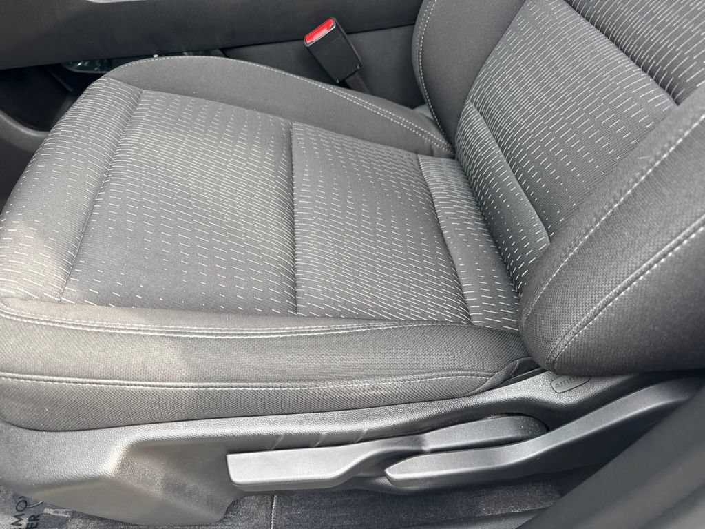 Used 2025 Chevrolet Equinox LT w/ Safety and Technology Package AWD/4WD image 17
