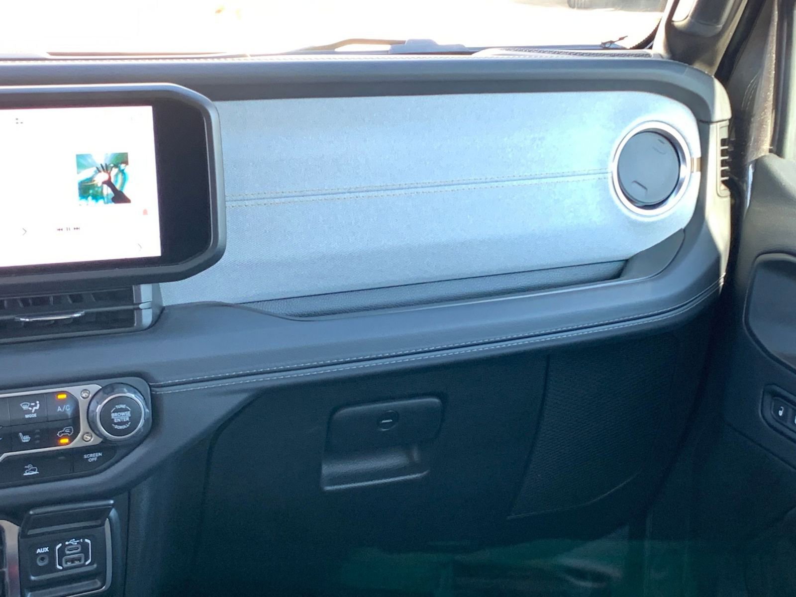 Used 2025 Jeep Wrangler Sahara image 34