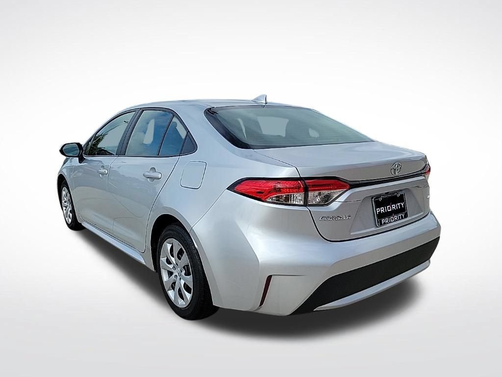 Used 2022 Toyota Corolla LE FWD image 3