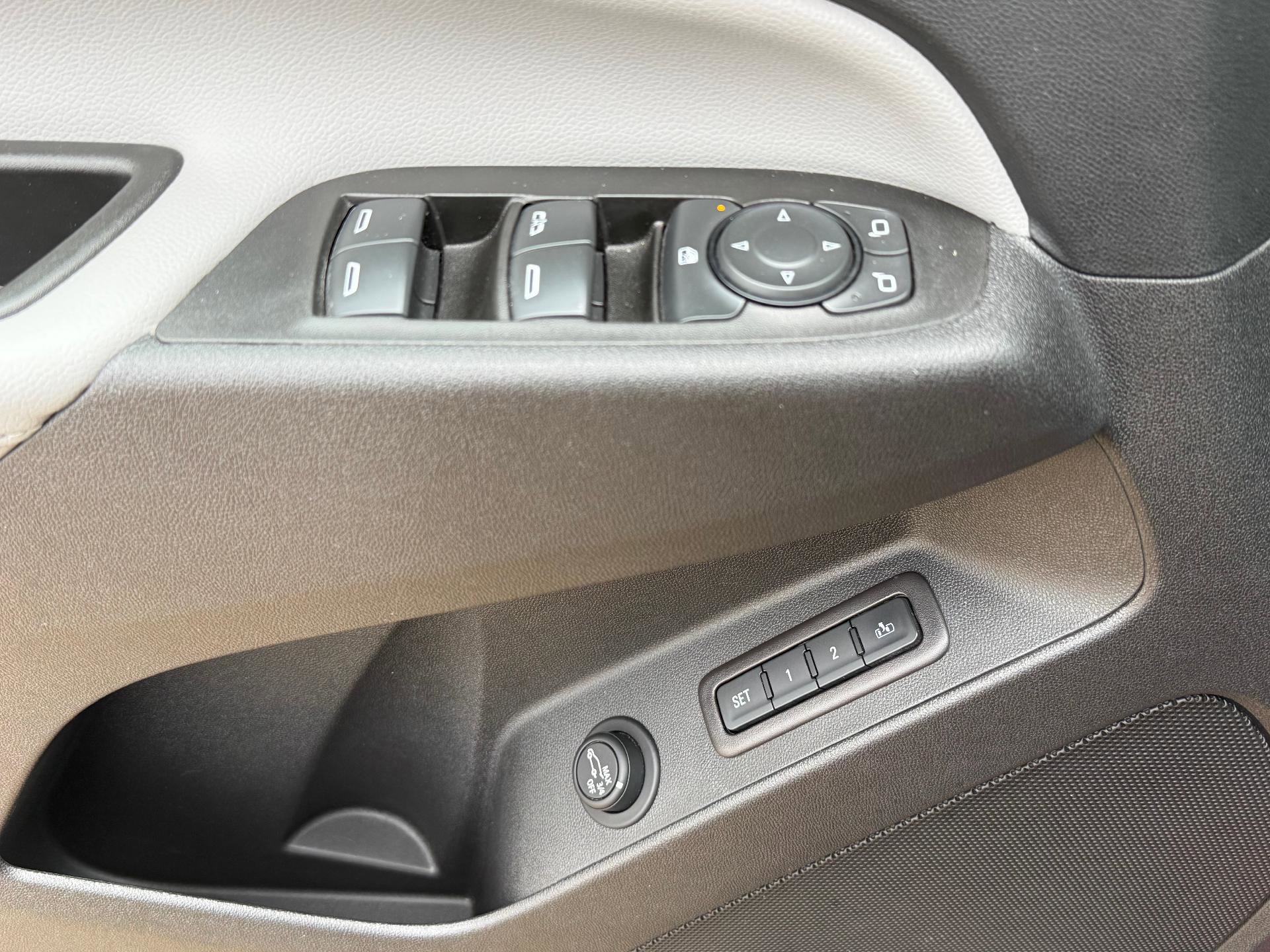 Used 2020 Chevrolet Equinox Premier image 16