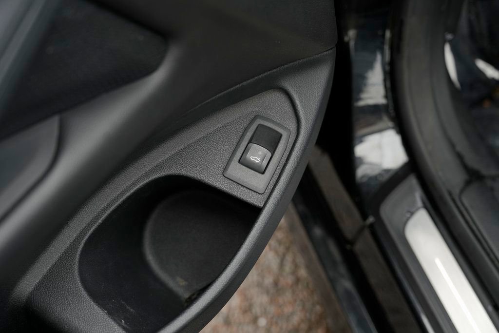 Used 2021 BMW 430i Convertible w/ Premium Package image 28