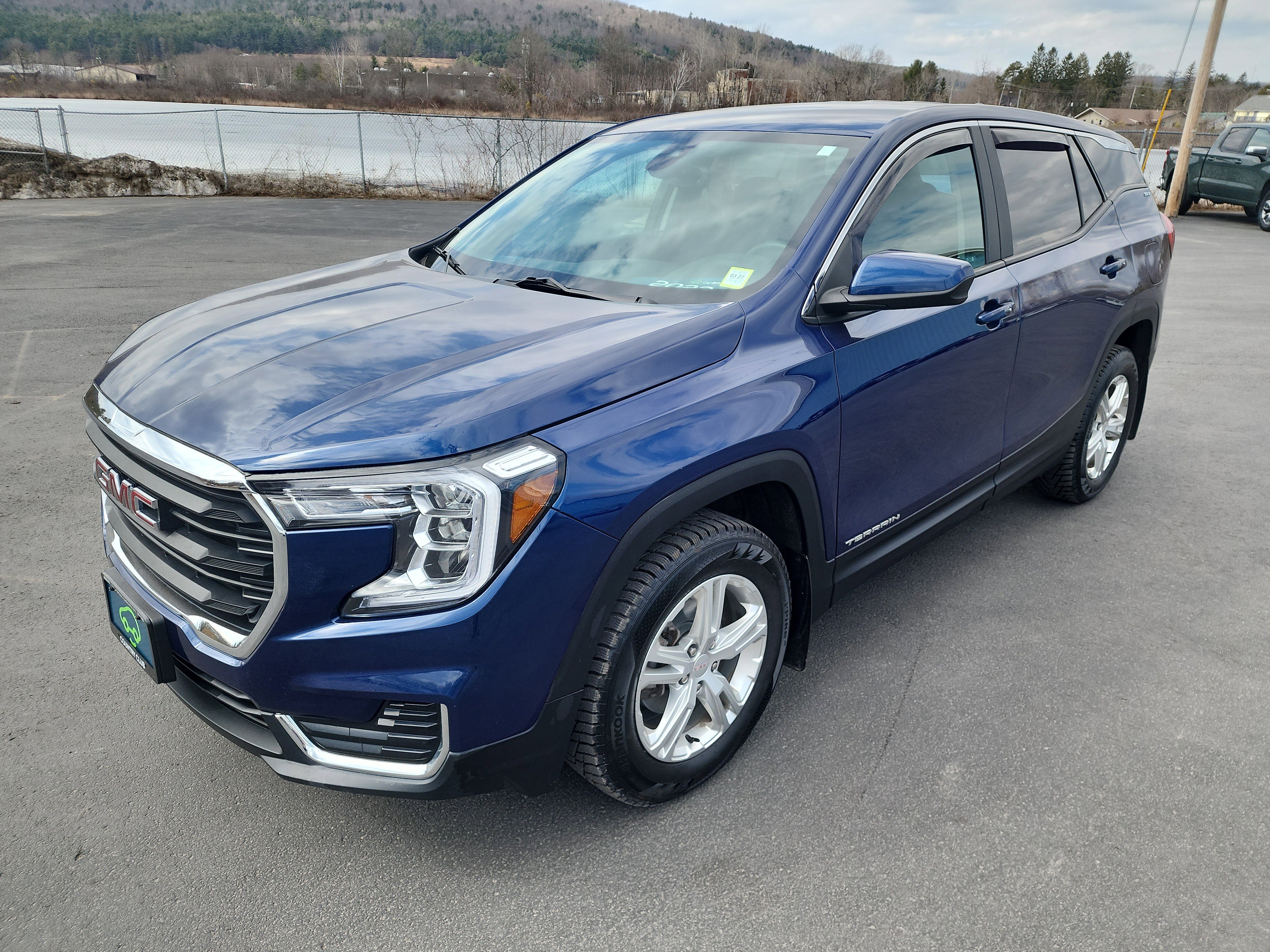 Certified 2022 GMC Terrain SLE AWD/4WD image 4
