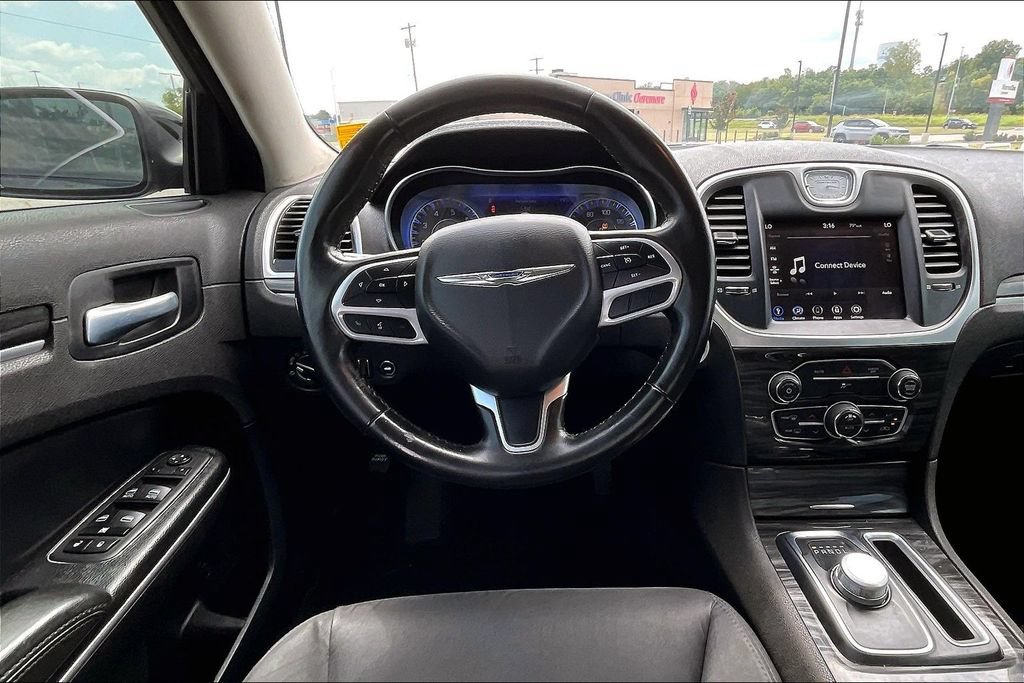 Used 2022 Chrysler 300 Touring w/ Sport Appearance Package RWD image 7