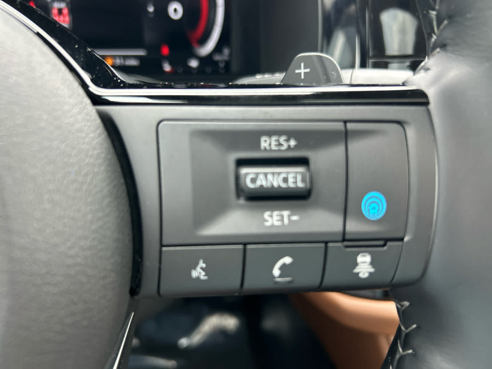 Certified 2025 Nissan Pathfinder Platinum AWD/4WD image 24