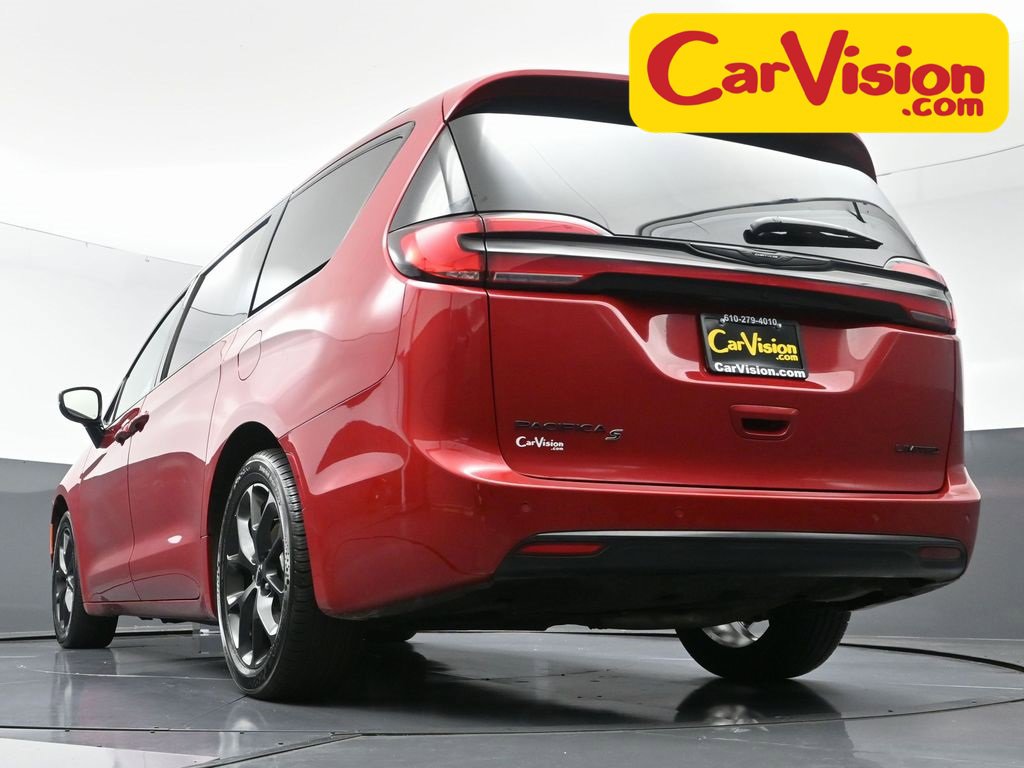 Used 2025 Chrysler Pacifica Limited image 57