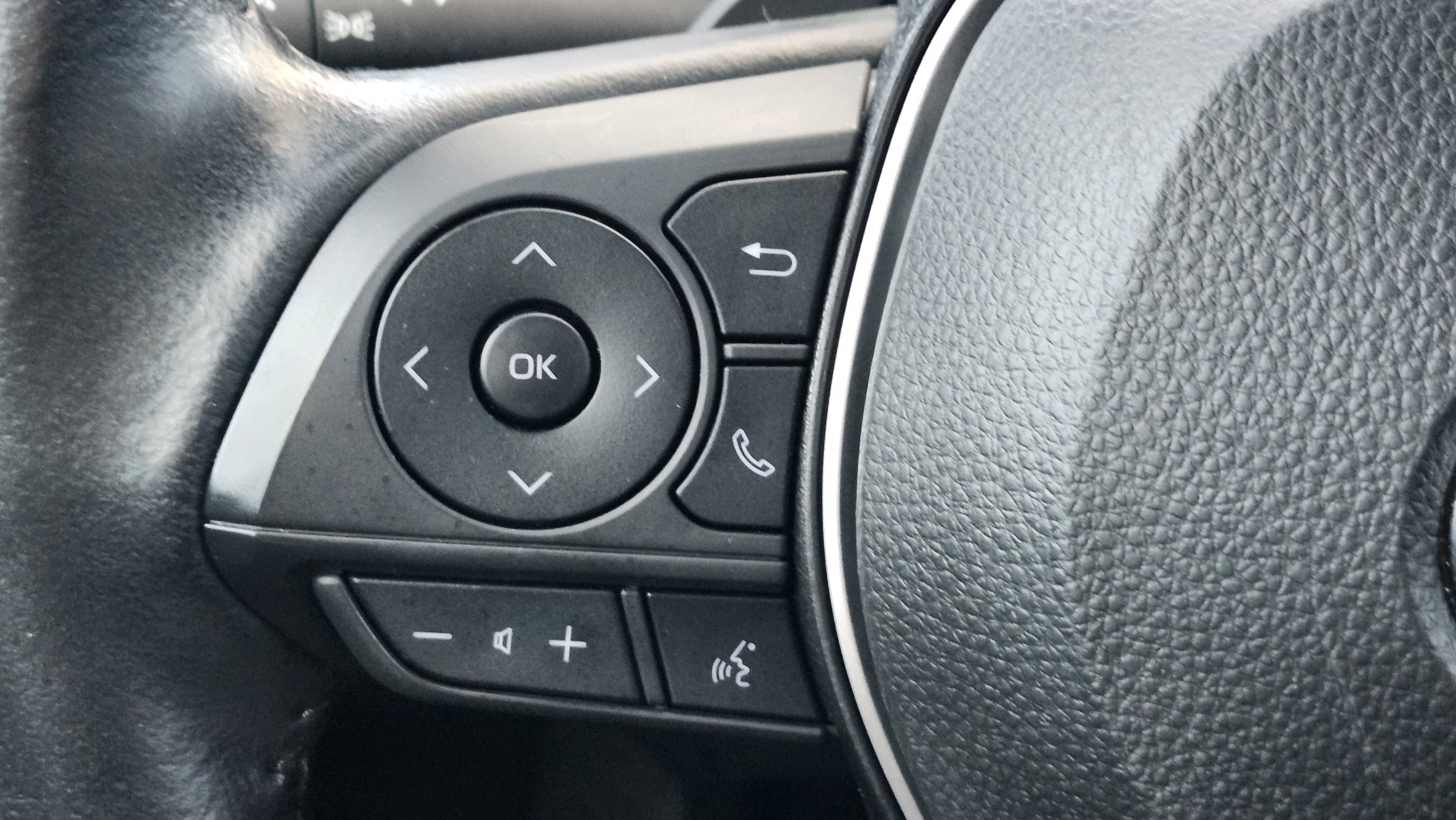 Used 2023 Toyota Corolla Cross SE image 33