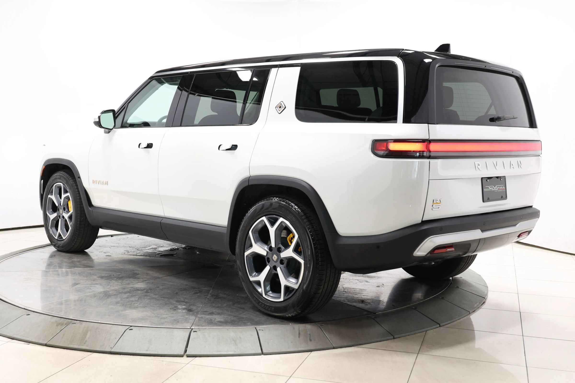 Used 2024 Rivian R1S Adventure Quad AWD/4WD image 69