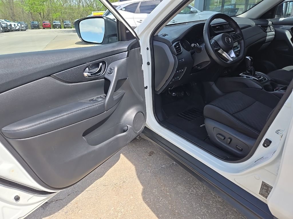 Used 2020 Nissan Rogue SV AWD/4WD image 29