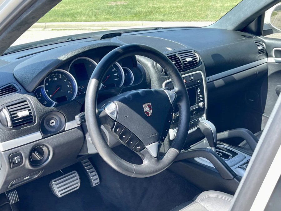 Used 2009 Porsche Cayenne GTS image 15