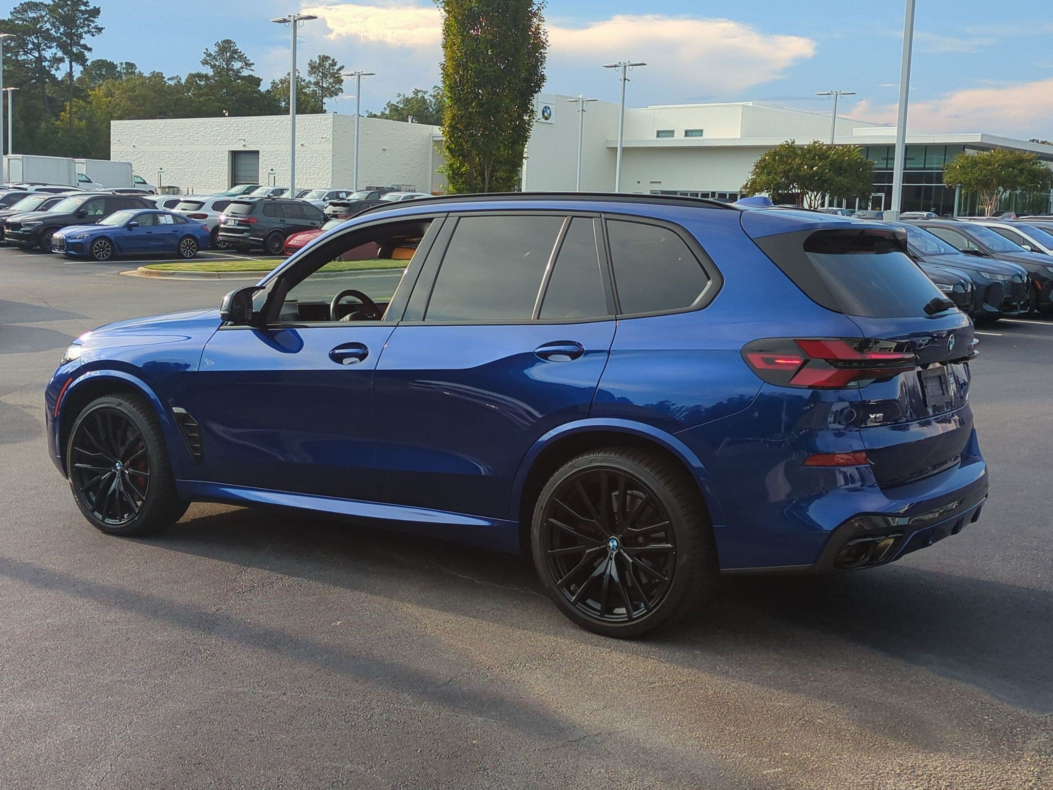 Certified 2024 BMW X5 M60i AWD/4WD image 8