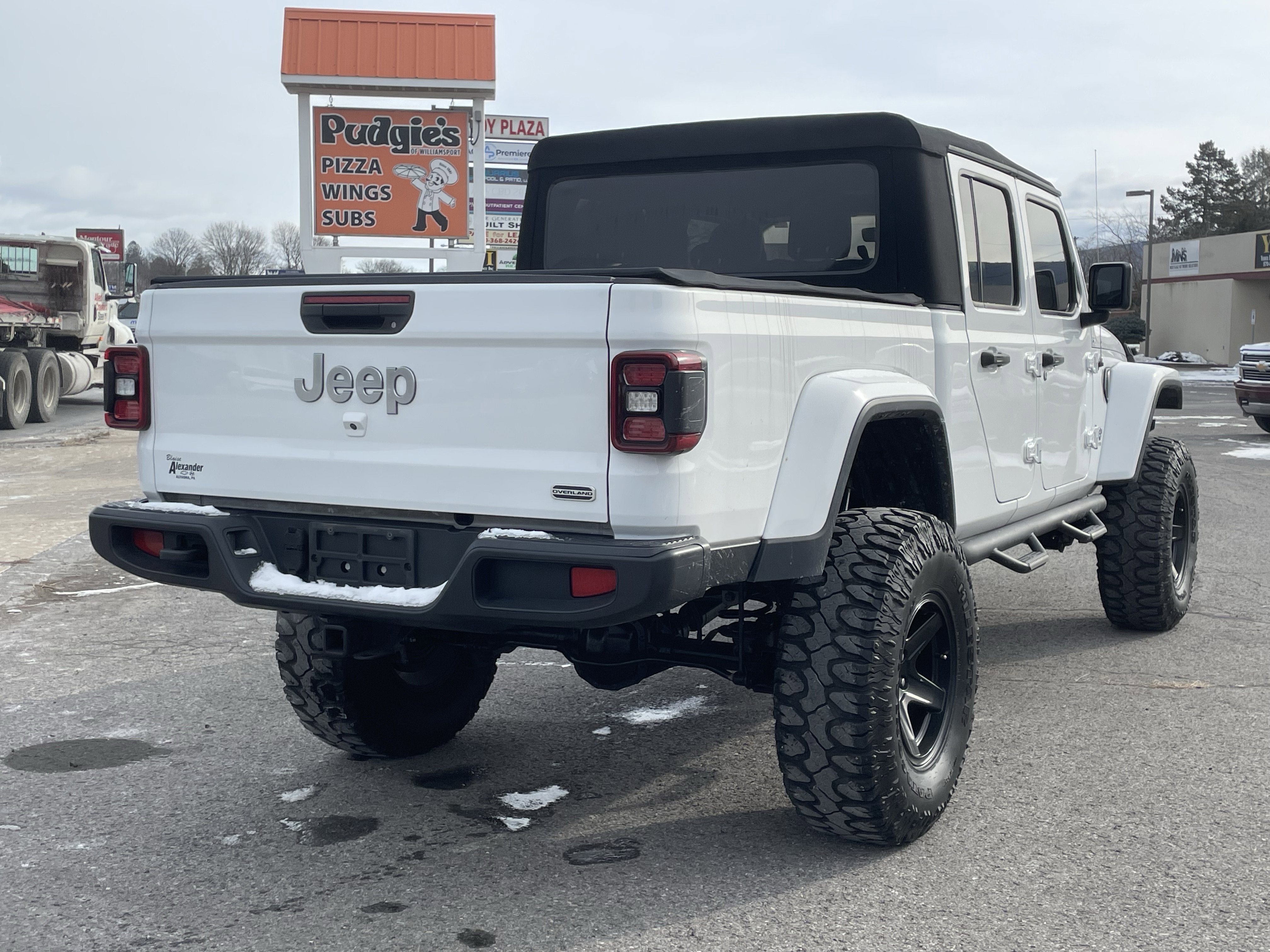 Used 2020 Jeep Gladiator Overland image 3