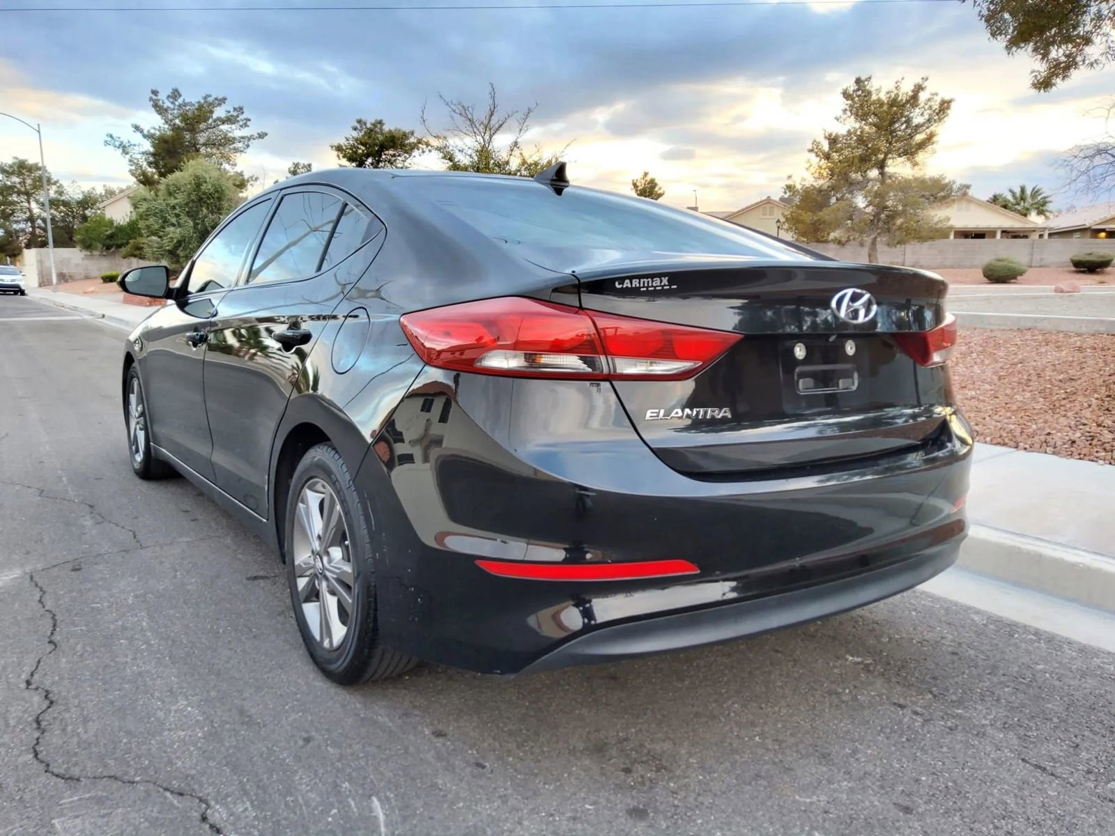 Used 2017 Hyundai Elantra SE image 16