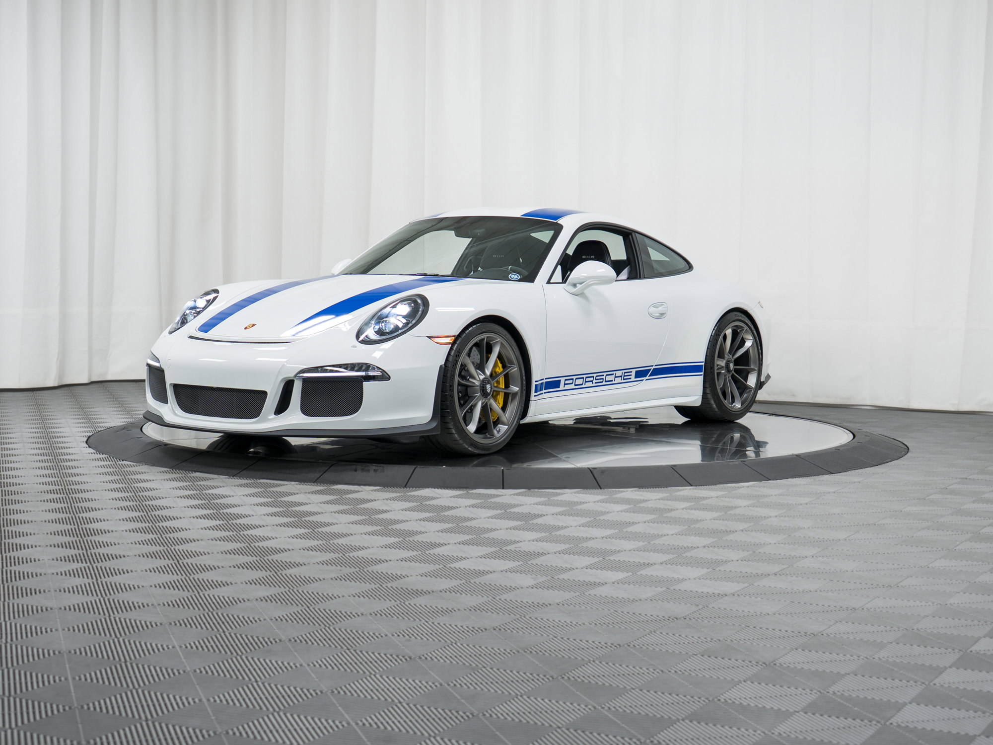 Used 2016 Porsche 911 R RWD image 38