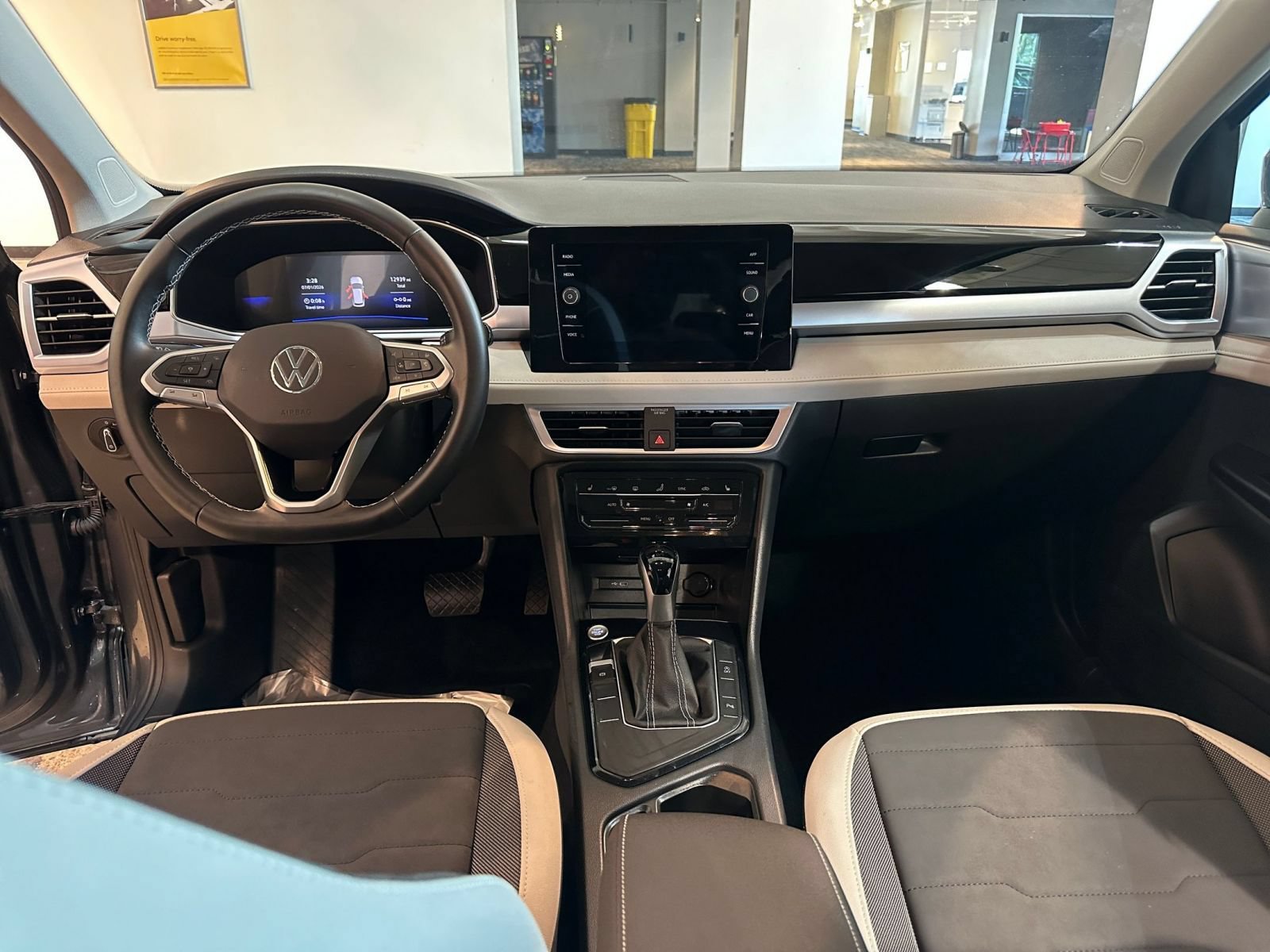 Used 2026 Volkswagen Taos SE FWD image 33