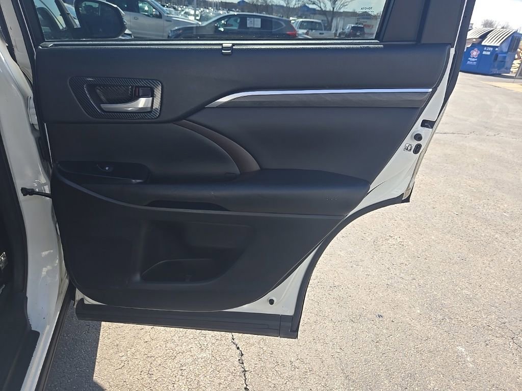 Used 2018 Toyota Highlander Limited image 30