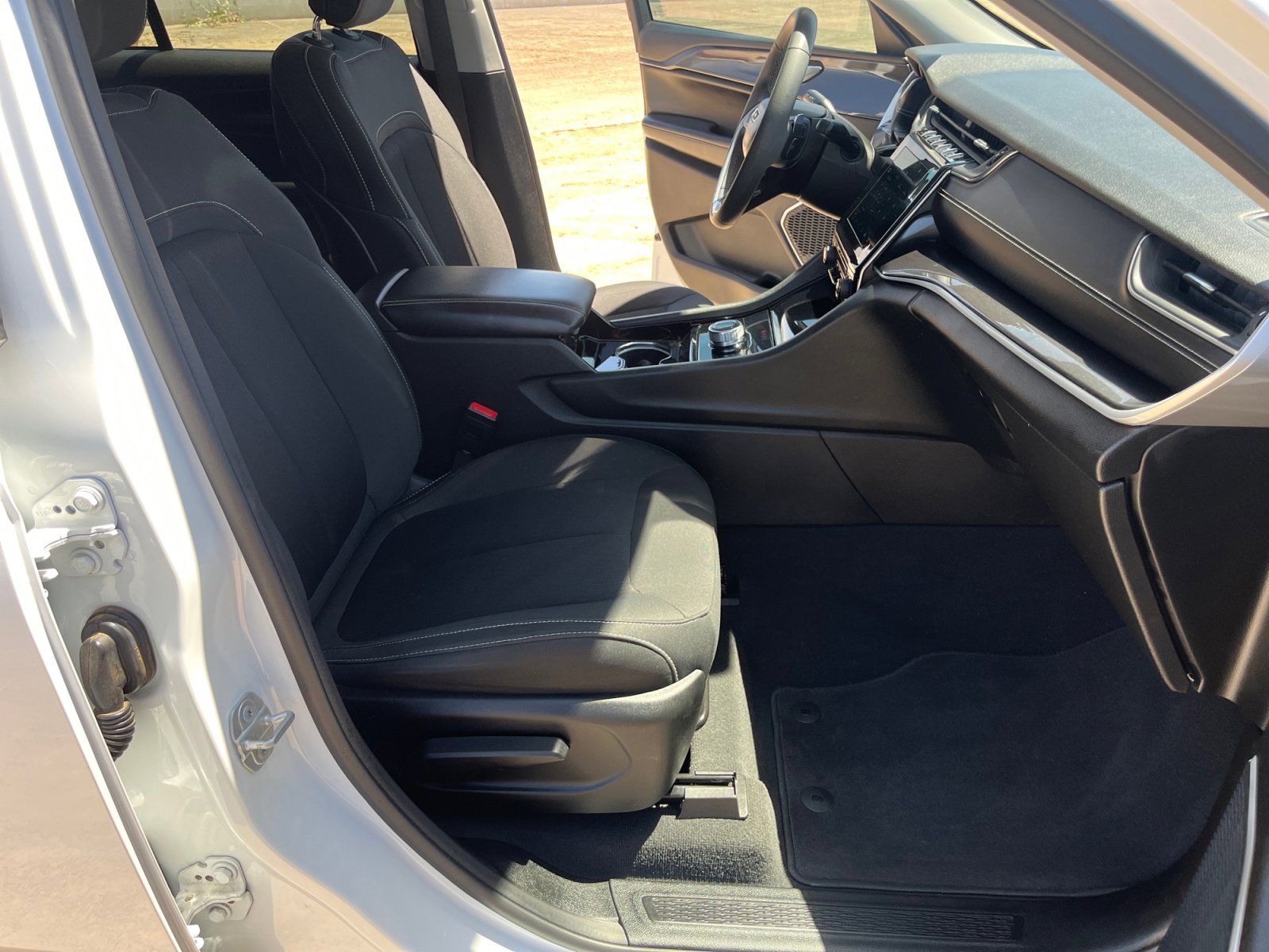 Used 2023 Jeep Grand Cherokee Laredo w/ Trailer Tow Prep Group (B) RWD image 30