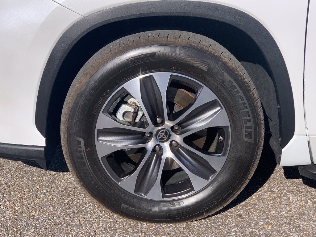 Used 2023 Toyota Highlander XLE FWD image 10