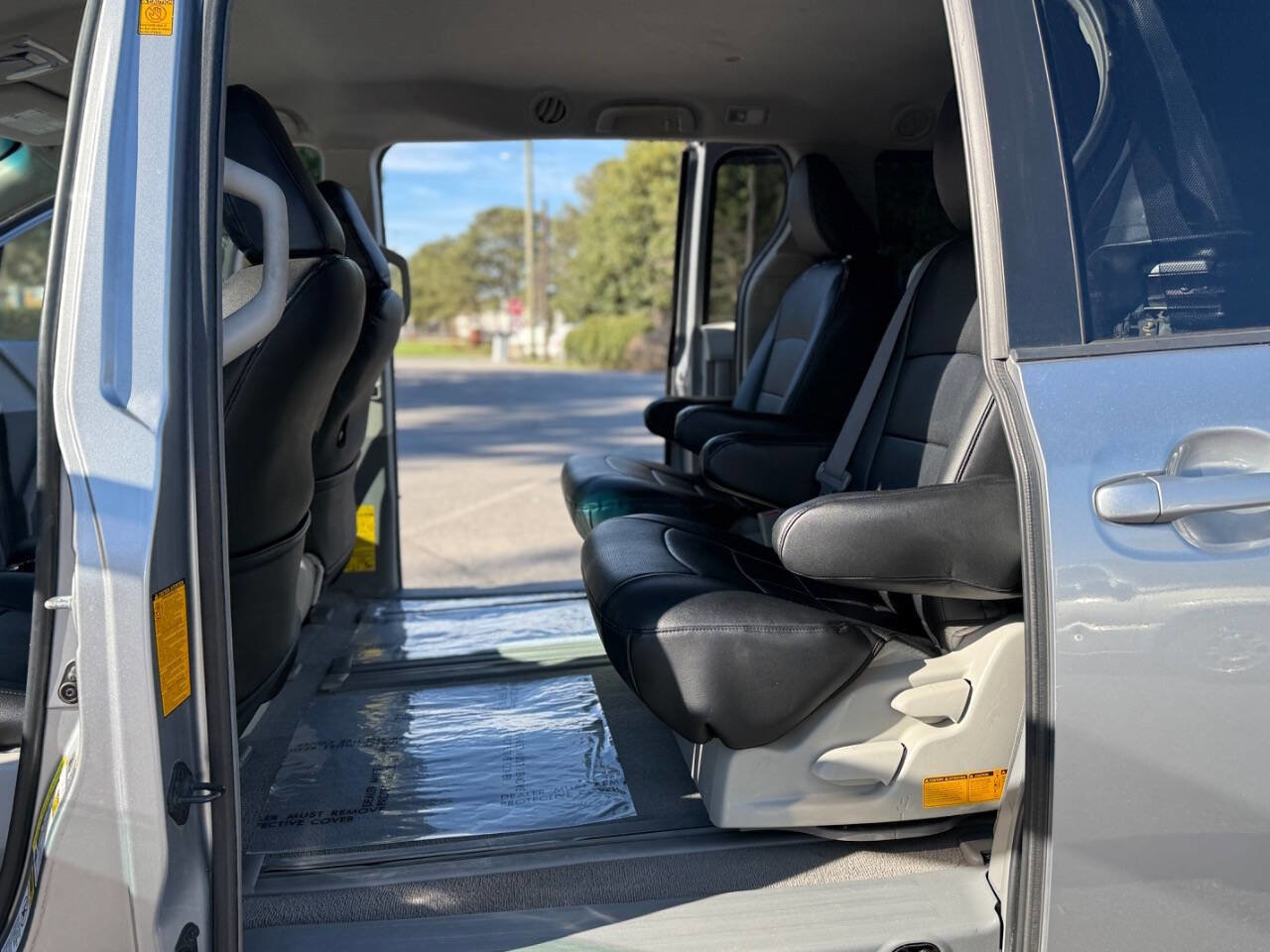 Used 2011 Toyota Sienna LE image 17