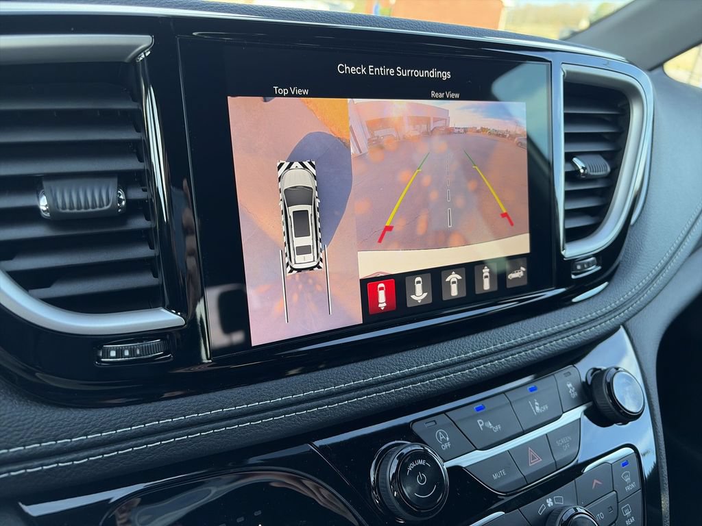 New 2026 Chrysler Pacifica Select w/ S Appearance Package FWD image 17
