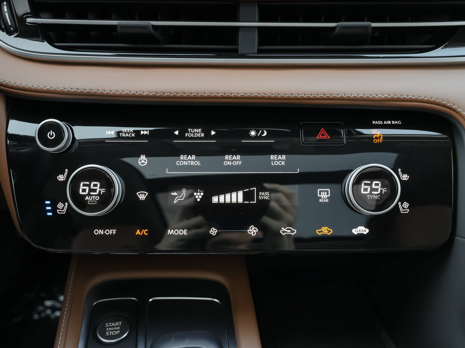 Used 2023 INFINITI QX60 Sensory w/ Vision Package AWD/4WD image 17