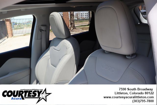 Used 2019 Jeep Cherokee Limited w/ Luxury Group AWD/4WD image 22