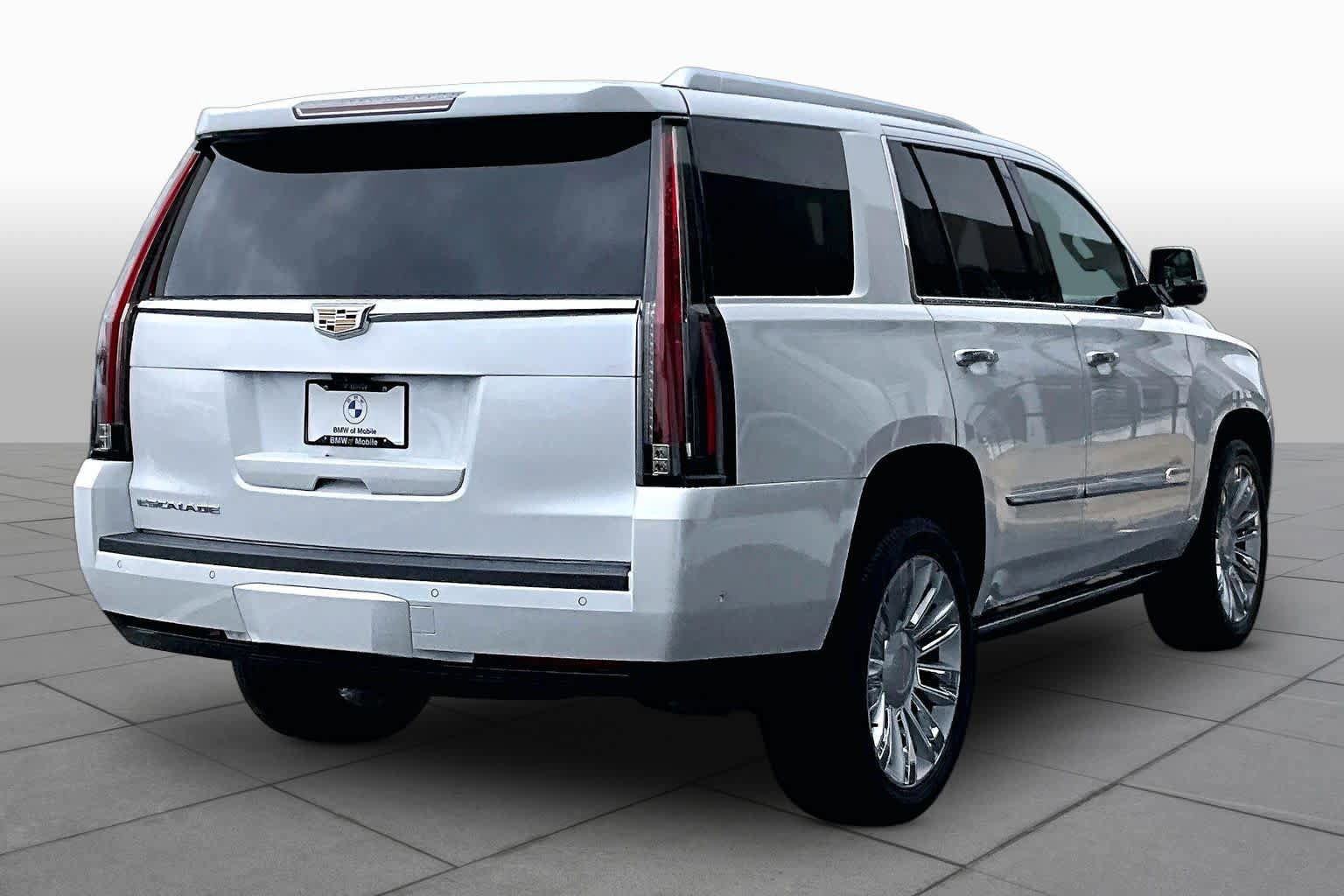 Used 2020 Cadillac Escalade Platinum RWD image 12