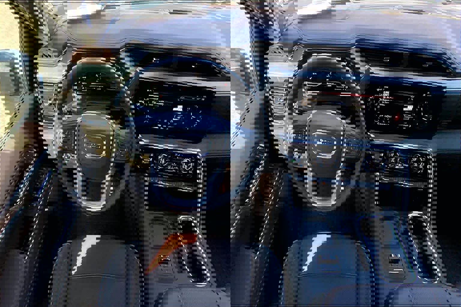 Used 2025 GMC Sierra 3500 Denali w/ Denali Reserve Package image 6