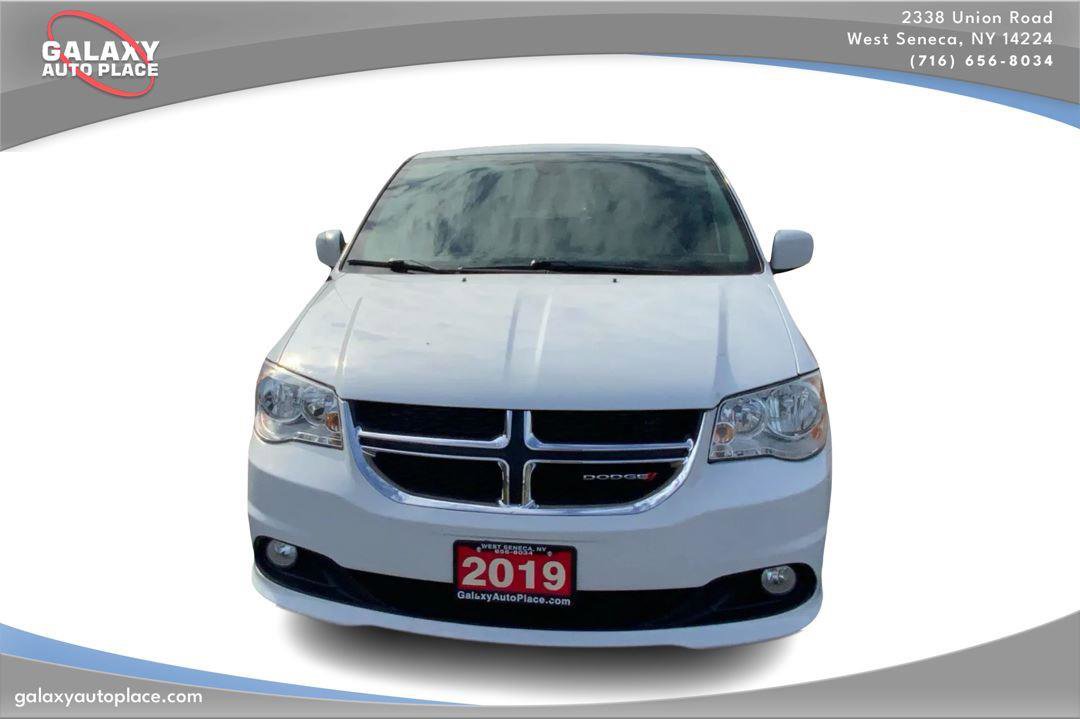 Used 2019 Dodge Grand Caravan SXT image 2