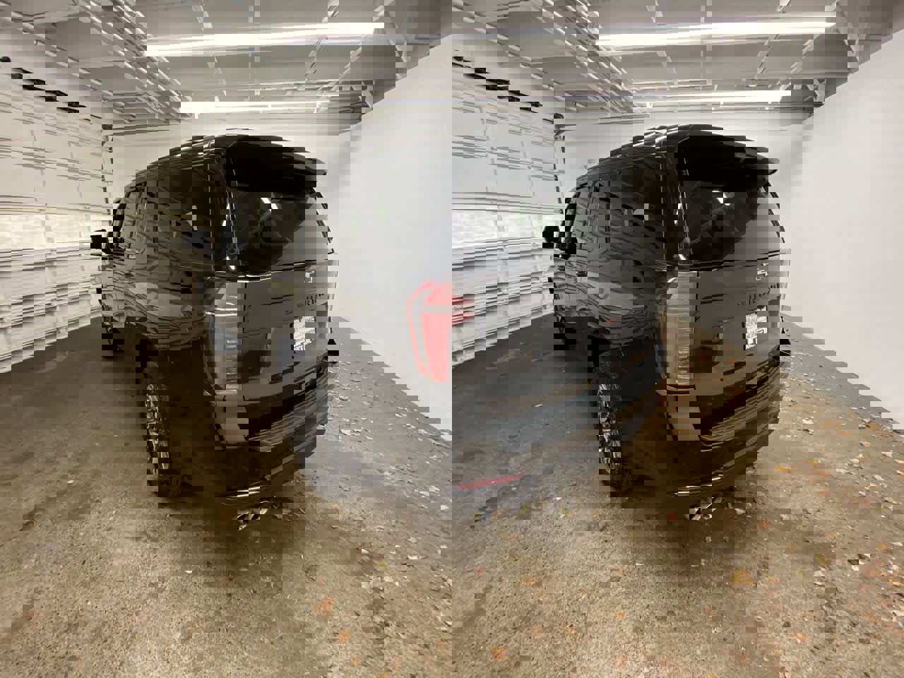 Used 2025 Chevrolet Suburban Z71 image 4