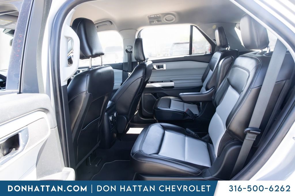 Used 2022 Ford Explorer XLT w/ Equipment Group 202A AWD/4WD image 16