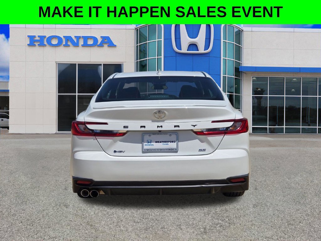 Used 2025 Toyota Camry SE FWD image 4